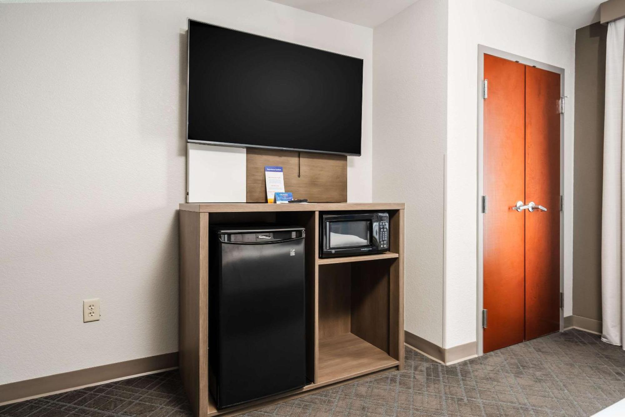 Comfort Suites Columbia Northeast - Fort Jackson Exterior photo