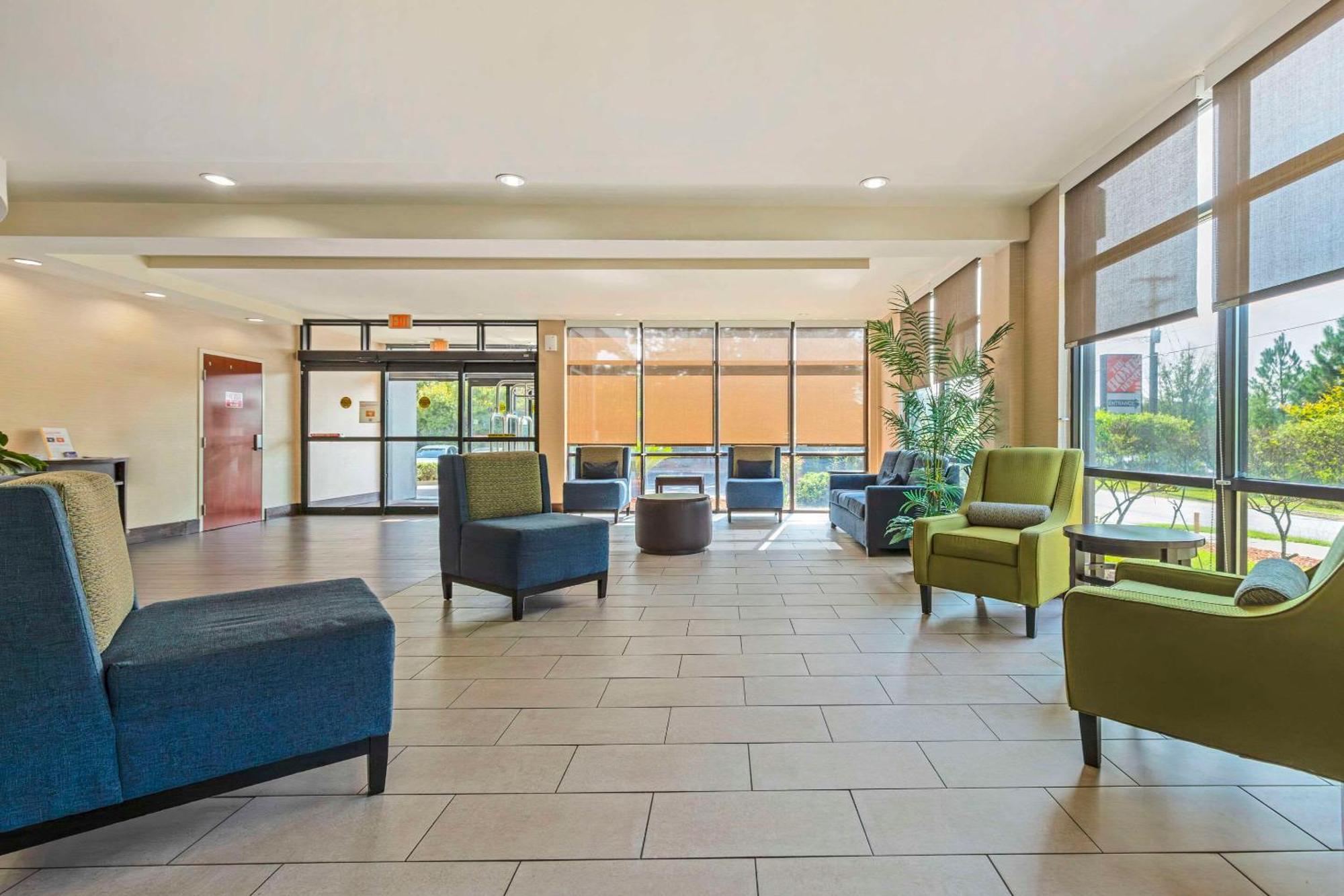 Comfort Suites Columbia Northeast - Fort Jackson Exterior photo