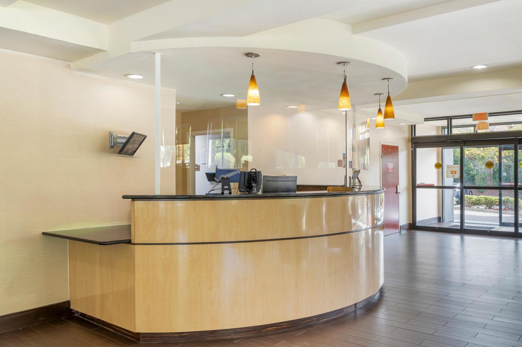 Comfort Suites Columbia Northeast - Fort Jackson Exterior photo